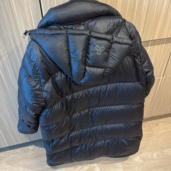 ARITZIA Women's Black Super Puffer Jacket - small - Picture 8 of 8